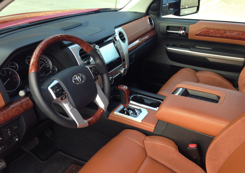 Illustration for article titled I Spent a Week In a 2014 Toyota Tundra And Found Out Pickups Are Huge